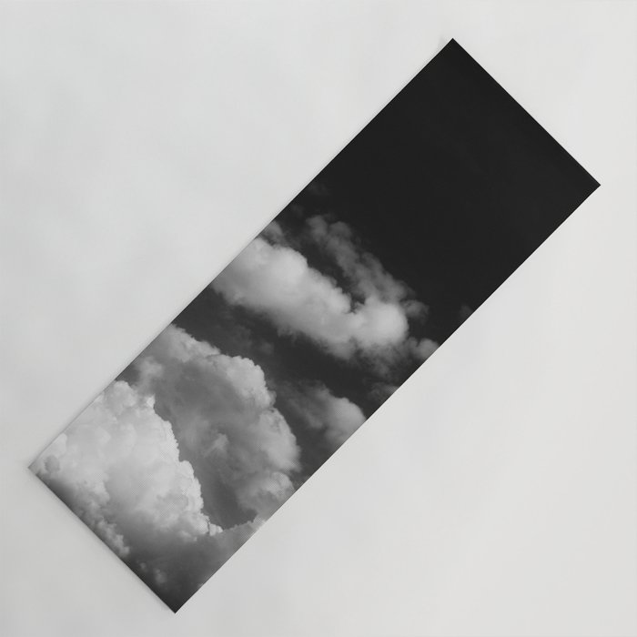Clouds in black and white Yoga Mat - Total black yoga outfit